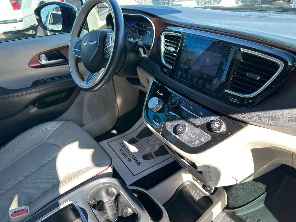 2017 Chrysler Pacifica Image 9