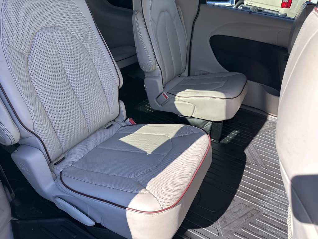 2017 Chrysler Pacifica Image 10