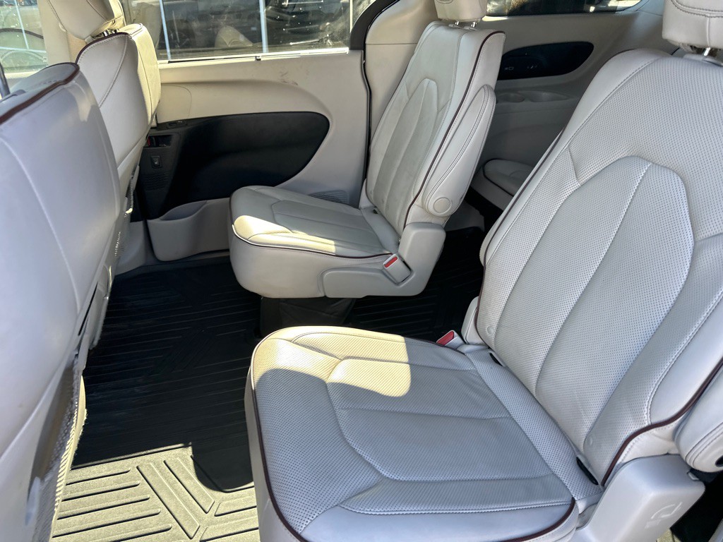 2017 Chrysler Pacifica Image 16