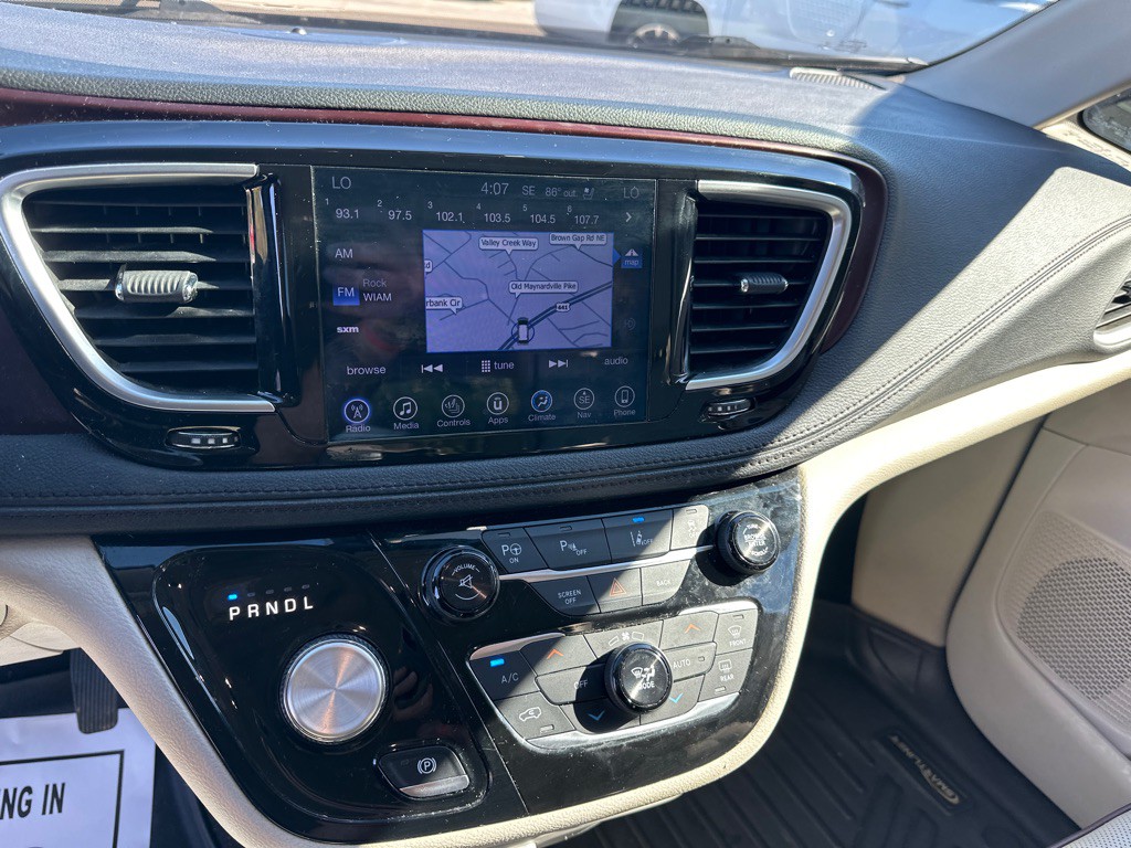 2017 Chrysler Pacifica Image 18