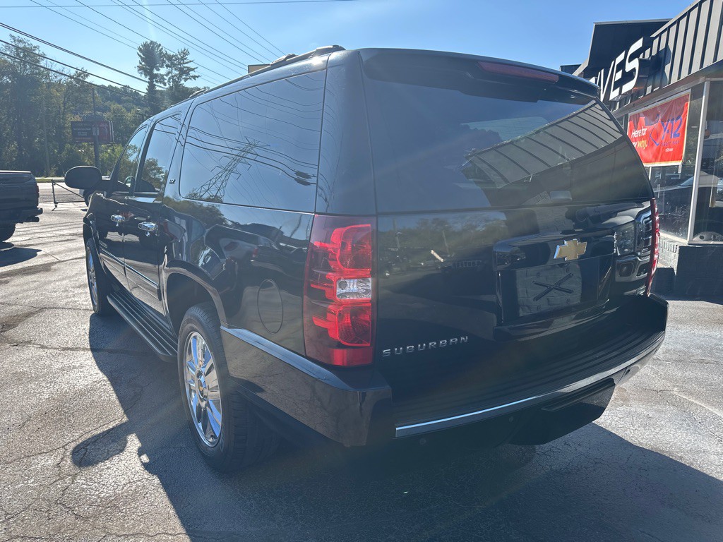 2009 Chevrolet Suburban Image 2