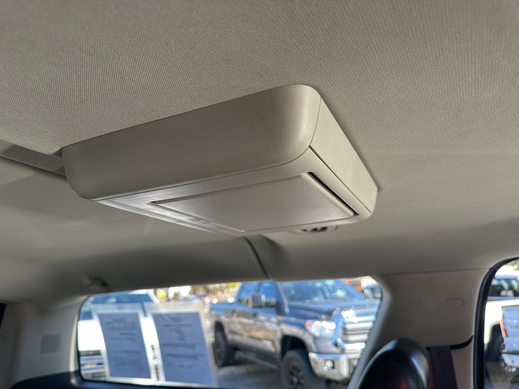 2009 Chevrolet Suburban Image 13