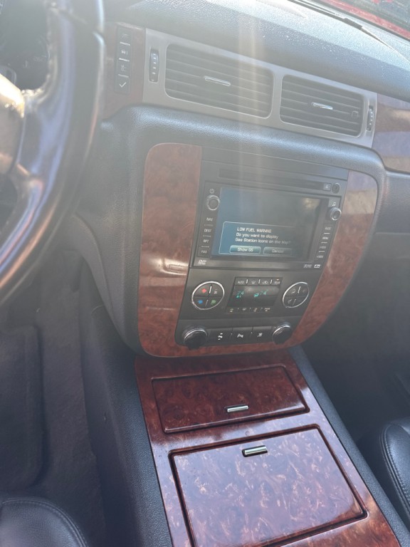 2009 Chevrolet Suburban Image 21