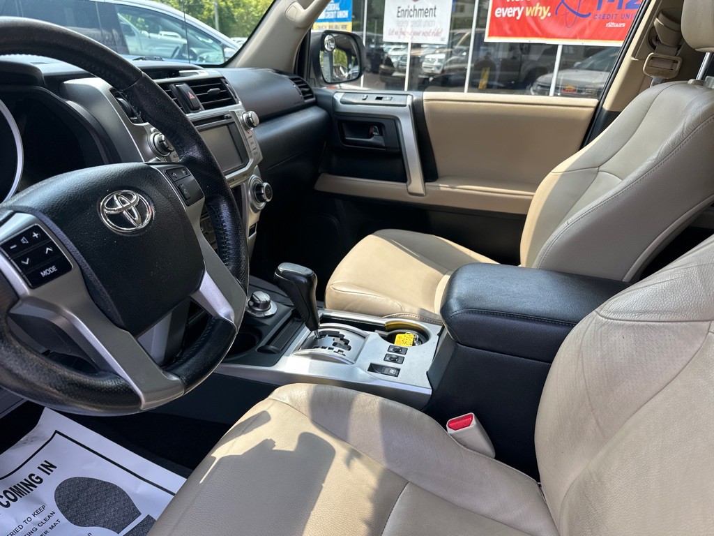 2013 Toyota 4Runner Image 18