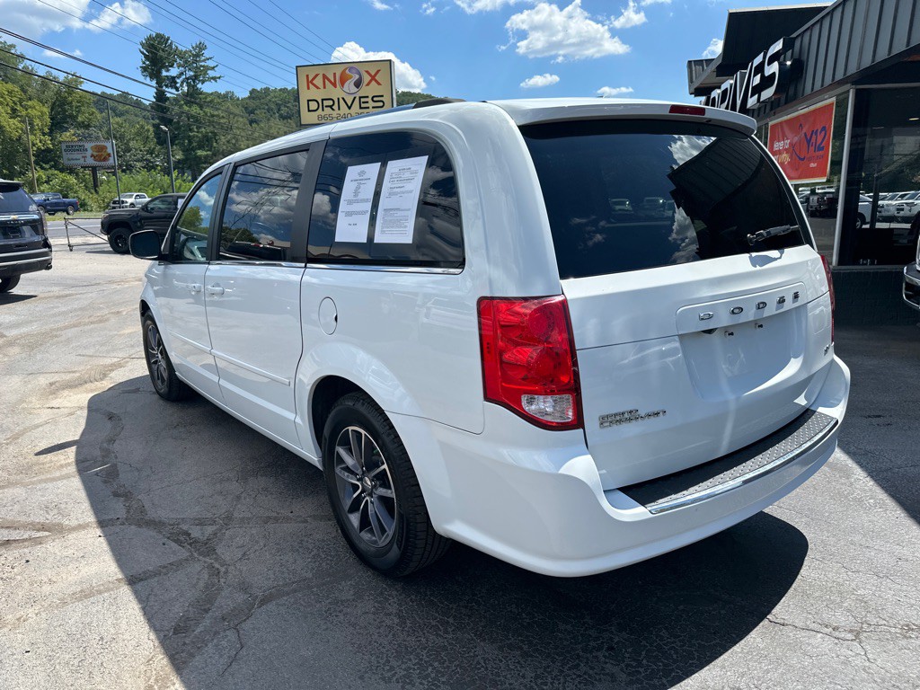 2017 Dodge Grand Caravan Image 2