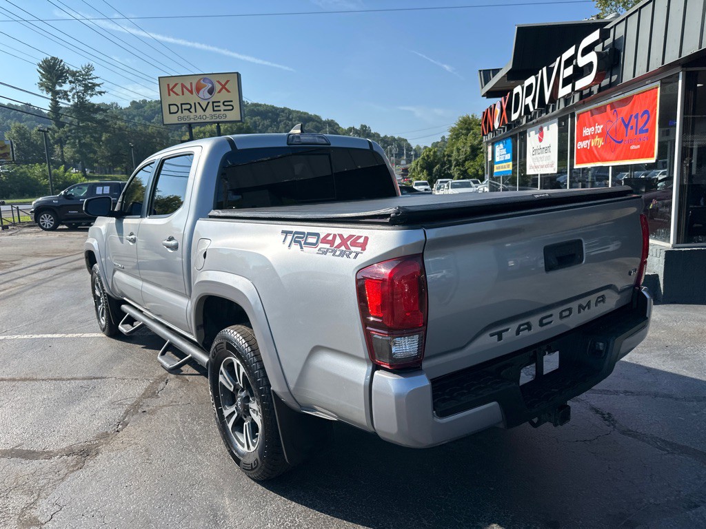 2018 Toyota Tacoma Image 2