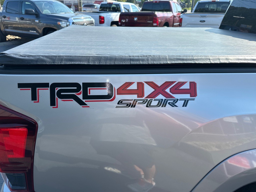 2018 Toyota Tacoma Image 12