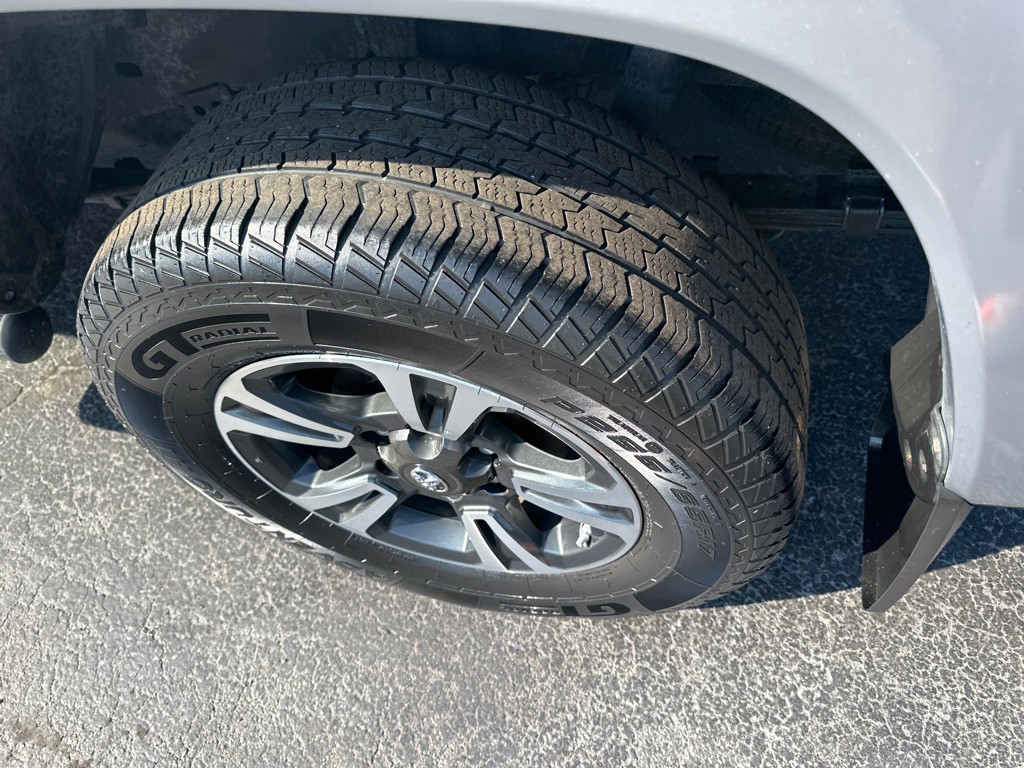 2018 Toyota Tacoma Image 13