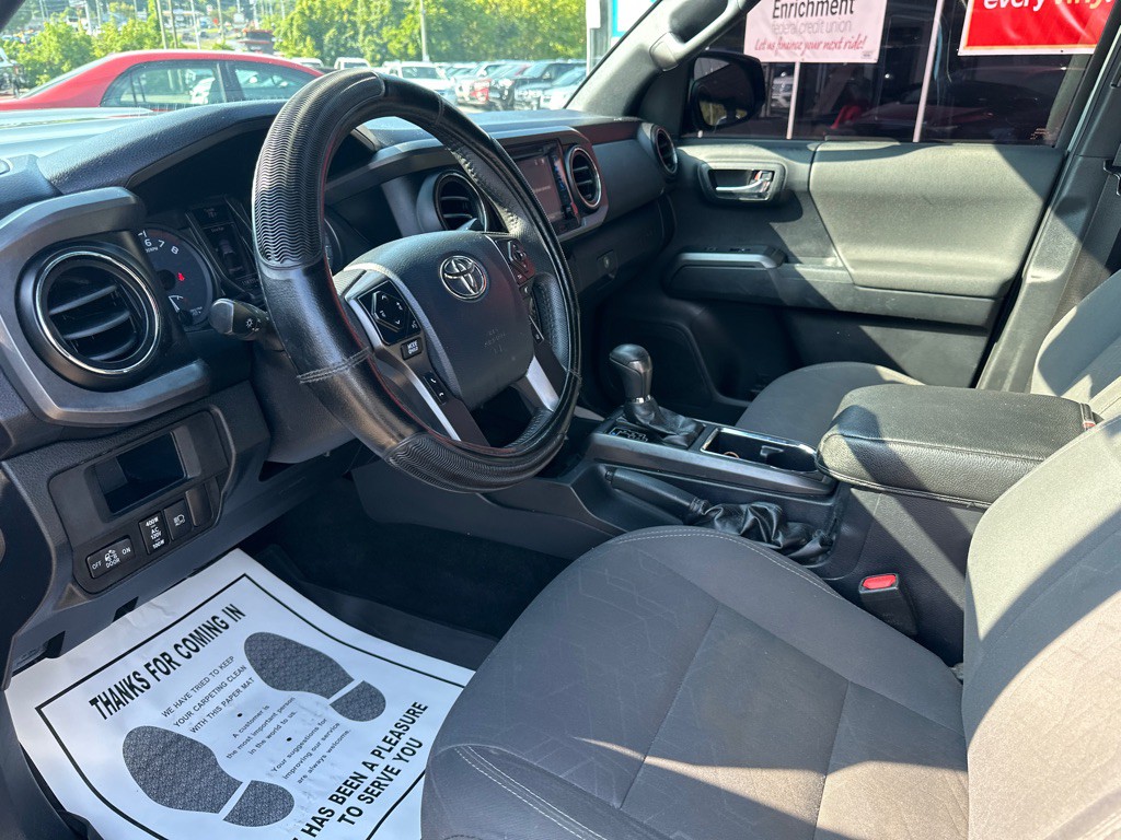 2018 Toyota Tacoma Image 15