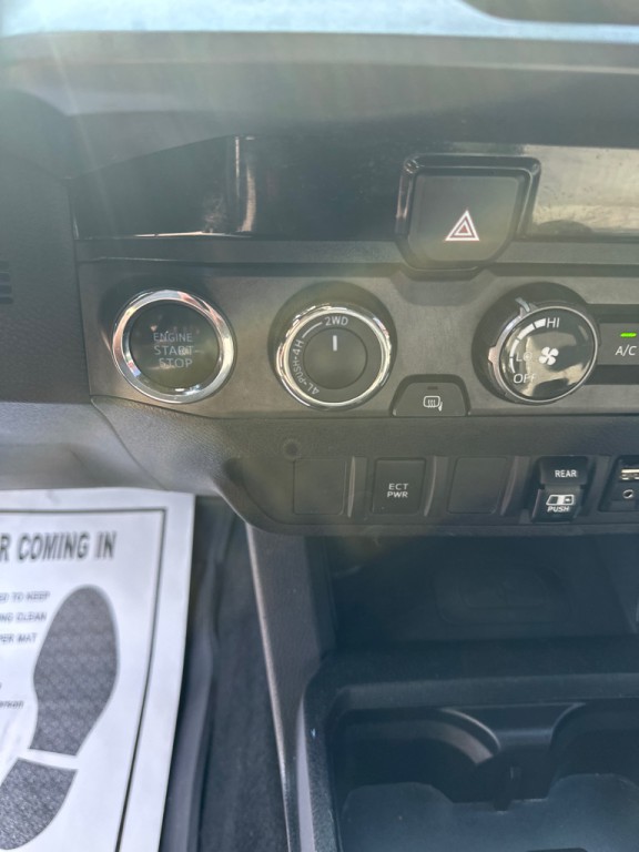 2018 Toyota Tacoma Image 18