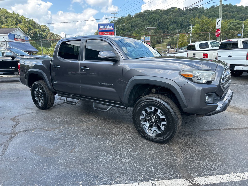 2017 Toyota Tacoma Image 4