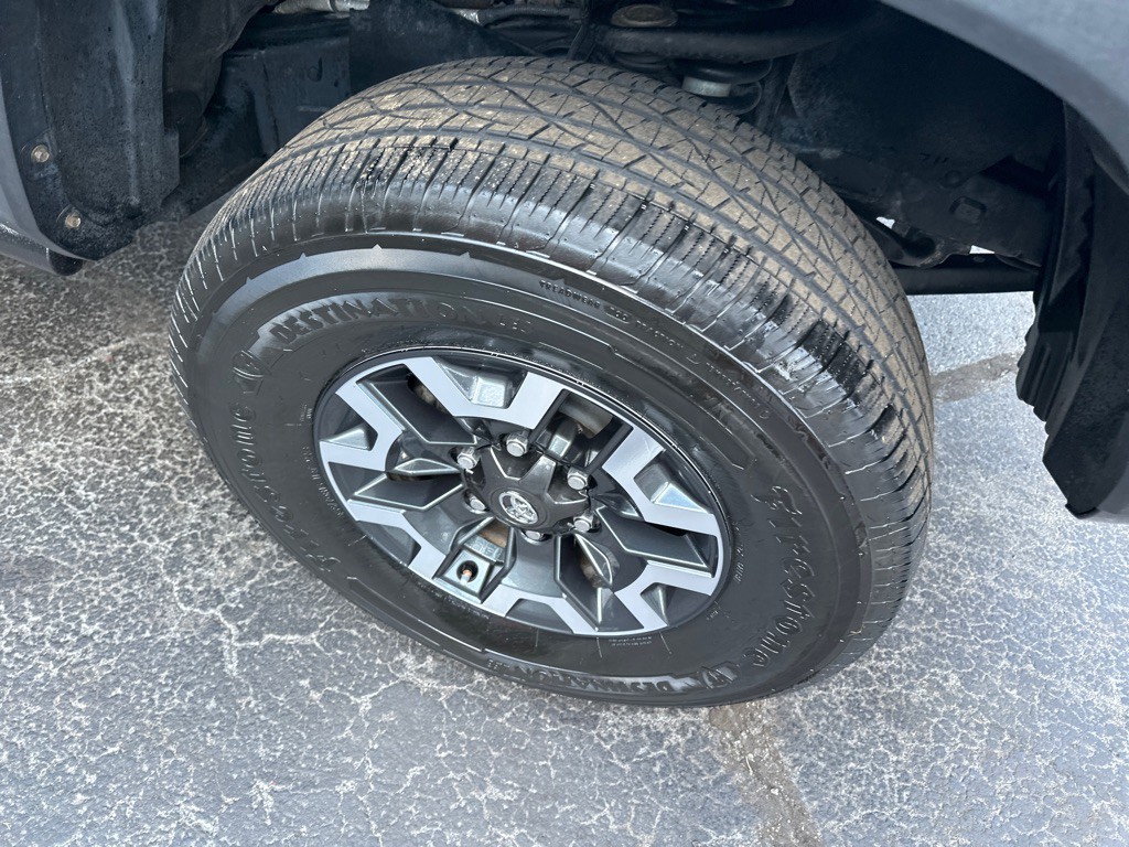 2017 Toyota Tacoma Image 6