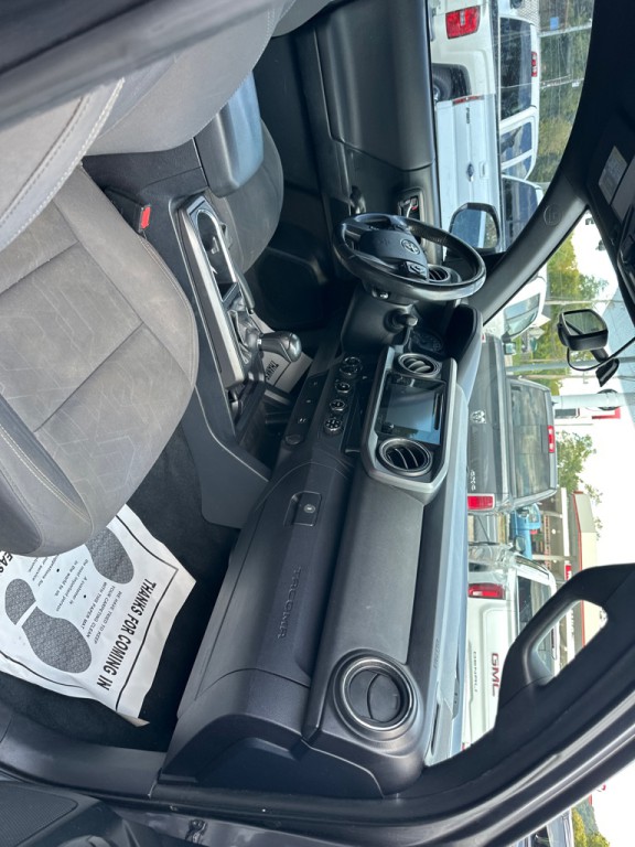 2017 Toyota Tacoma Image 7