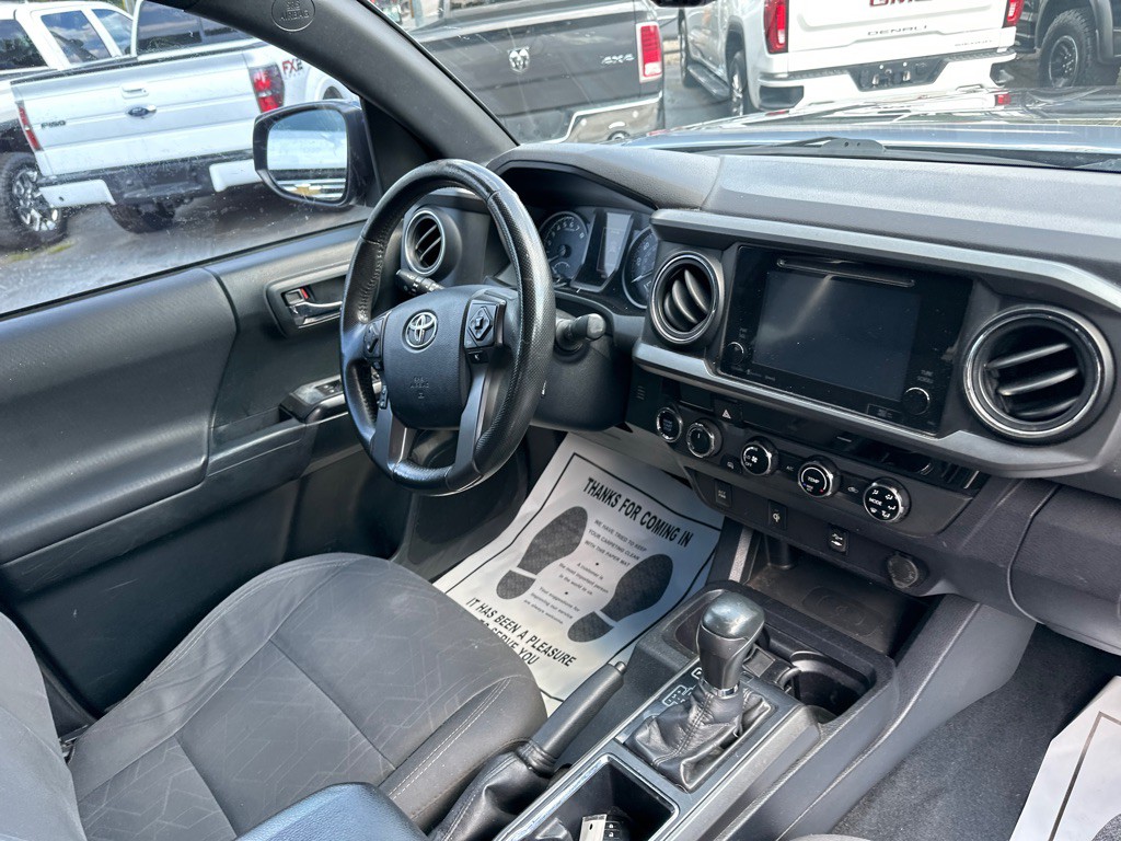 2017 Toyota Tacoma Image 8
