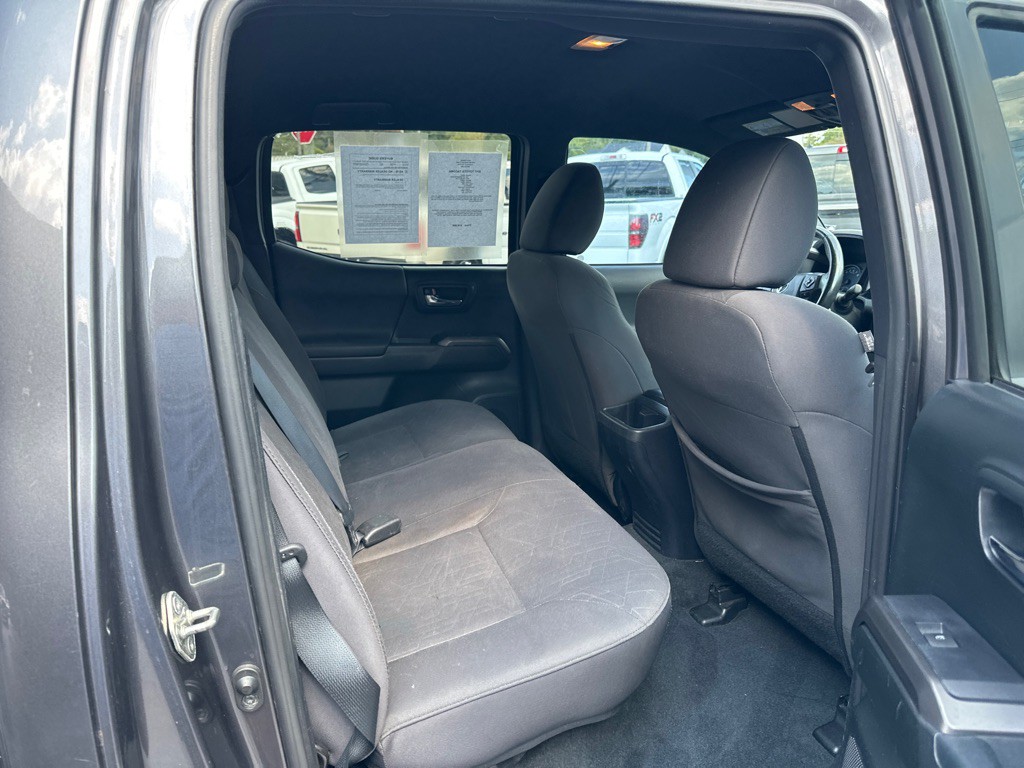 2017 Toyota Tacoma Image 9