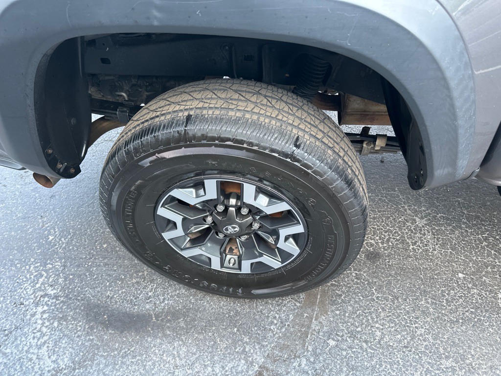 2017 Toyota Tacoma Image 10