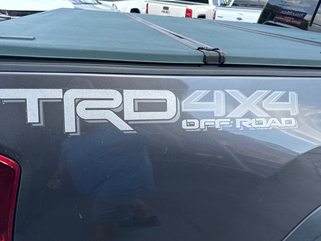 2017 Toyota Tacoma Image 11