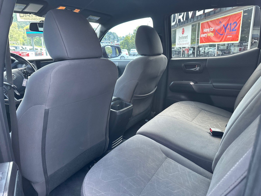 2017 Toyota Tacoma Image 13