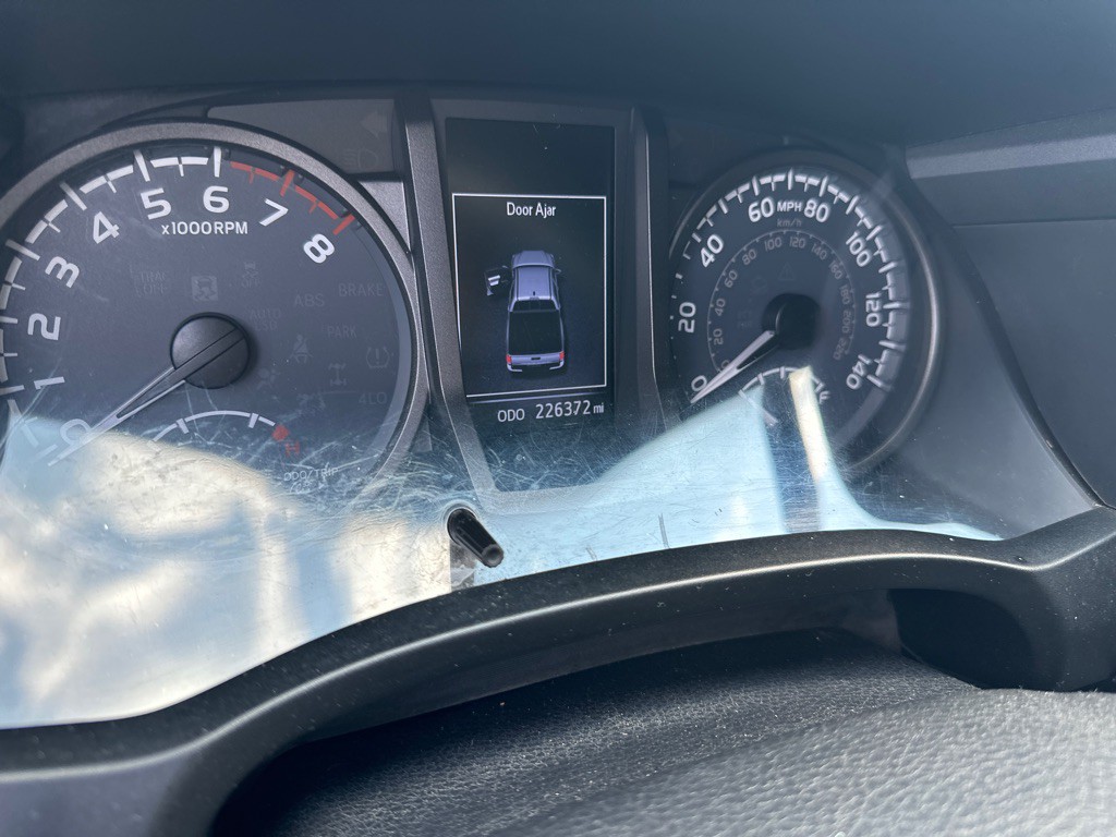 2017 Toyota Tacoma Image 15