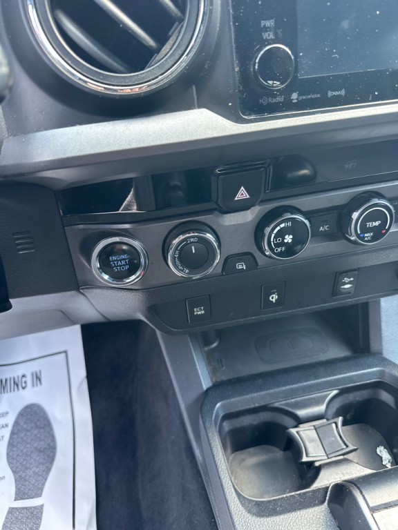 2017 Toyota Tacoma Image 16