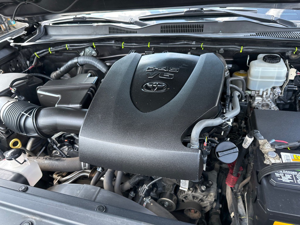 2017 Toyota Tacoma Image 18