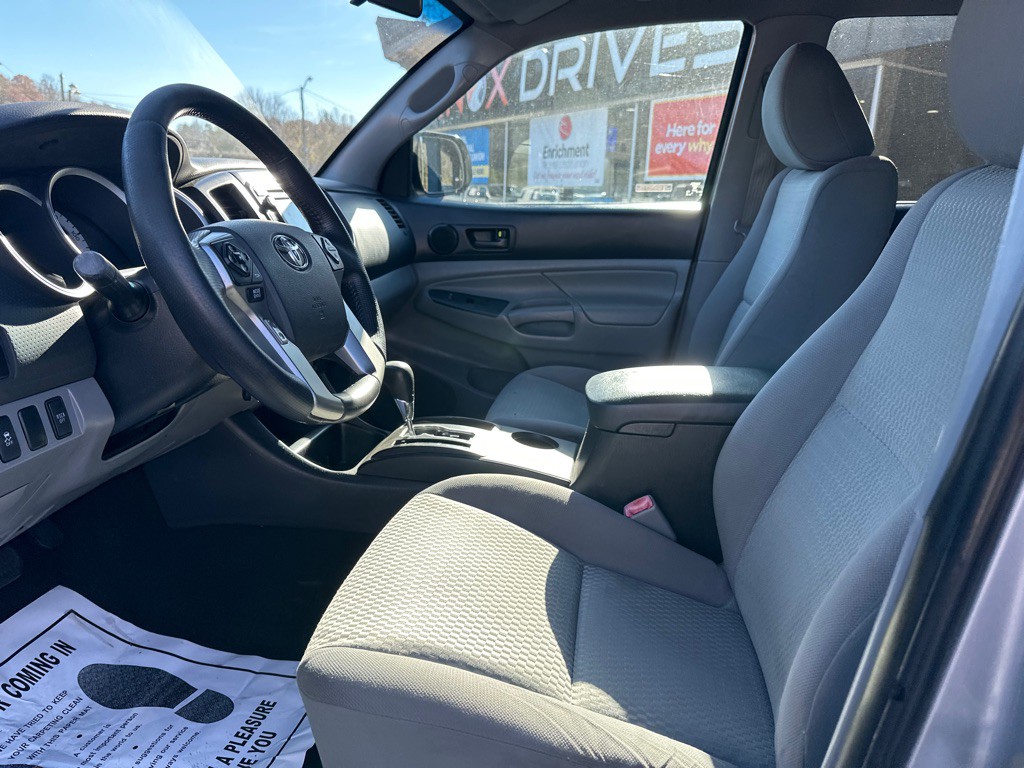 2014 Toyota Tacoma Image 16