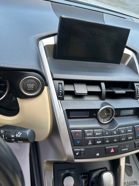 2016 Lexus NX Image 19