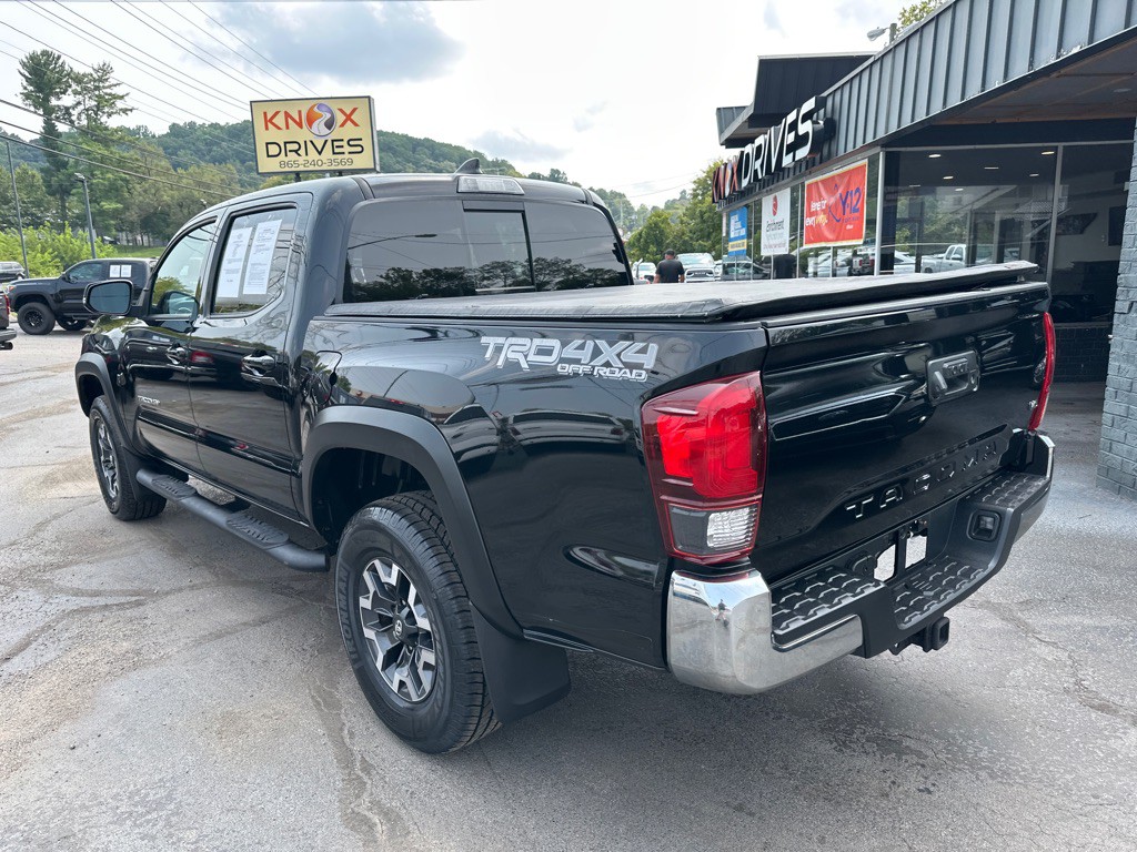 2018 Toyota Tacoma Image 2
