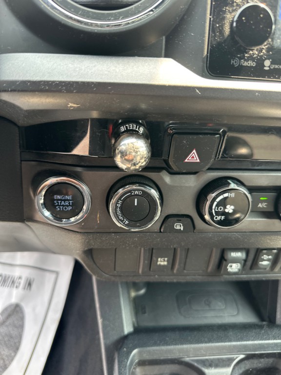 2018 Toyota Tacoma Image 18