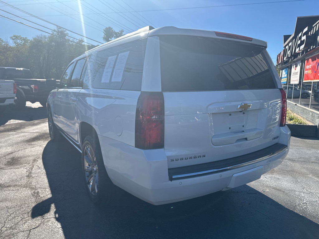 2018 Chevrolet Suburban Image 2