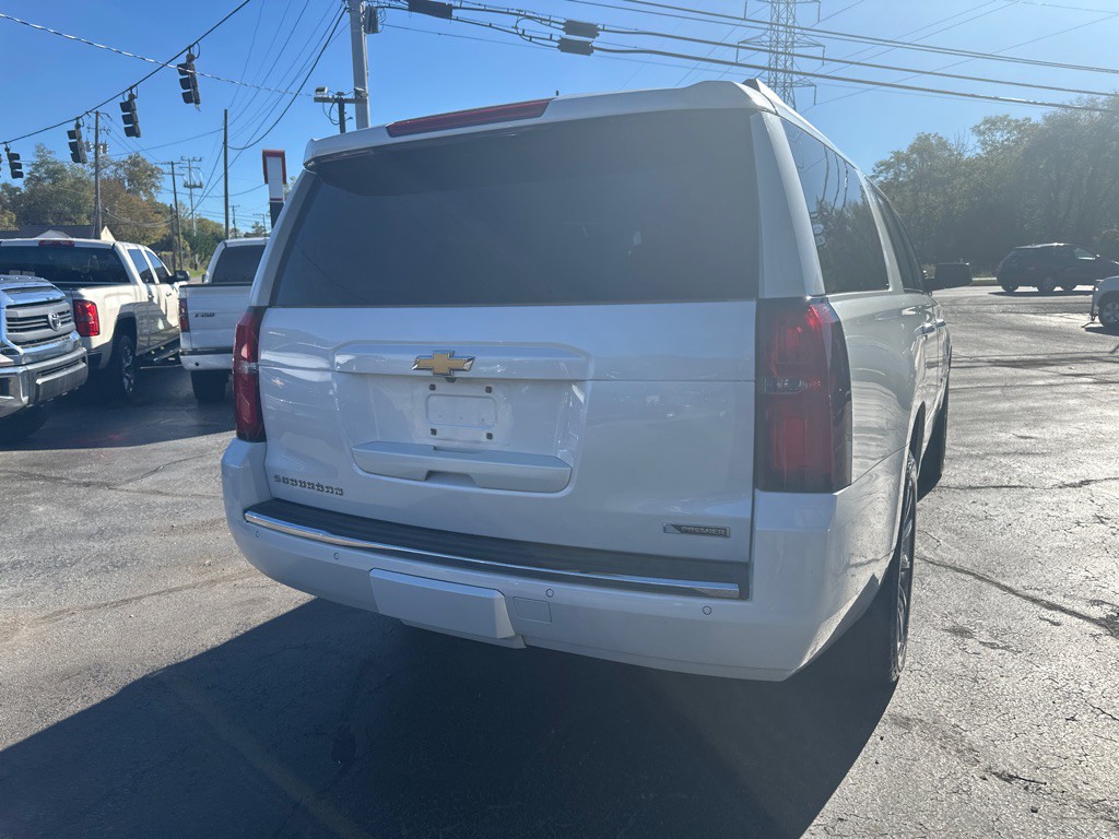 2018 Chevrolet Suburban Image 3