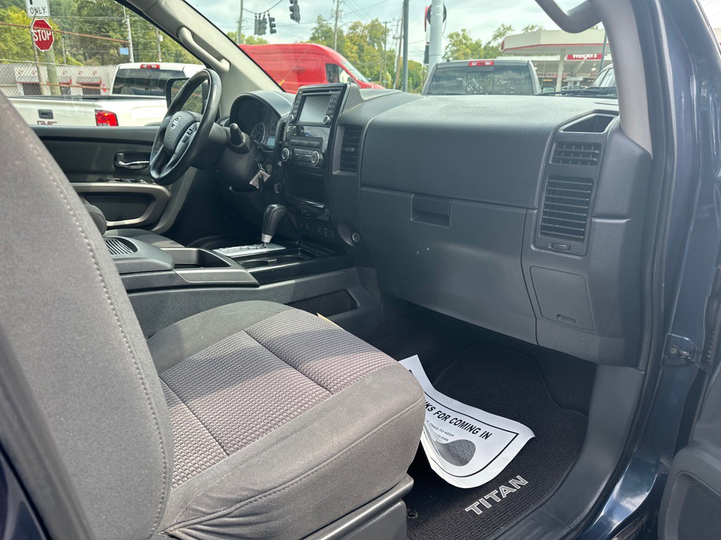2015 Nissan Titan Image 7