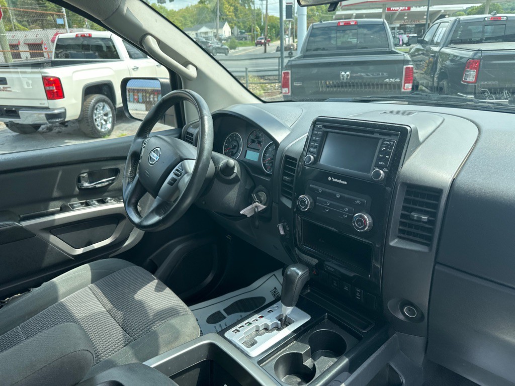 2015 Nissan Titan Image 8