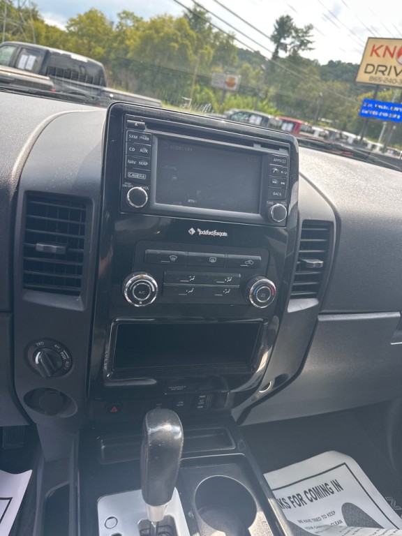 2015 Nissan Titan Image 16