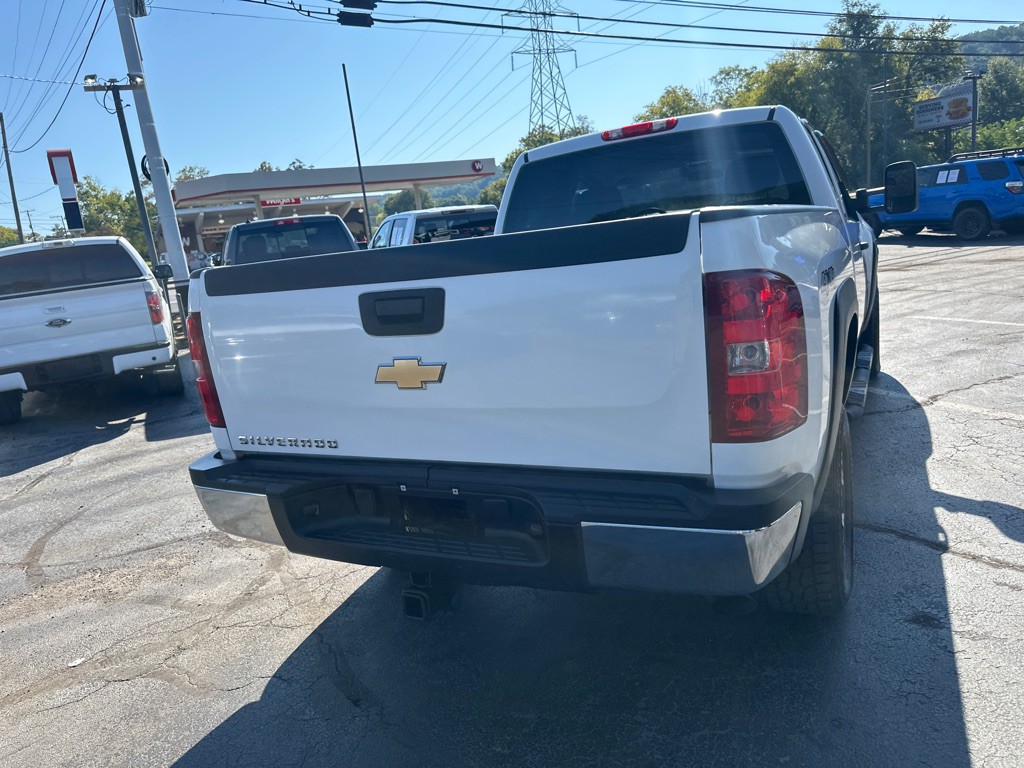 2010 Chevrolet Silverado 1500 Image 3