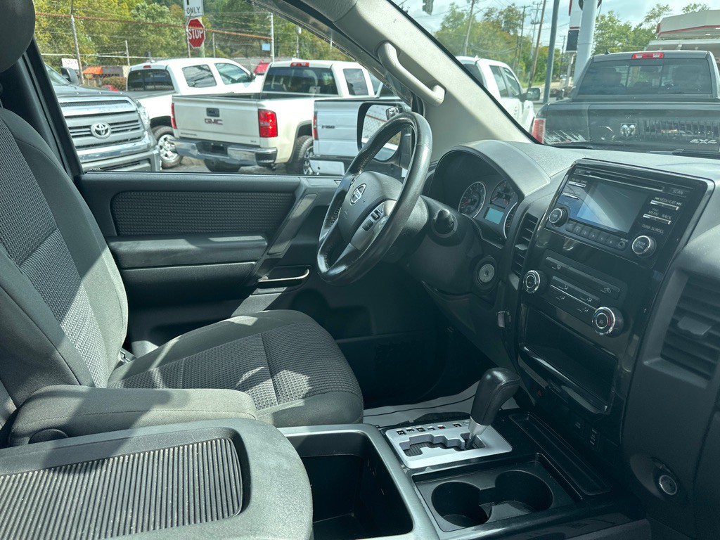 2014 Nissan Titan Image 8