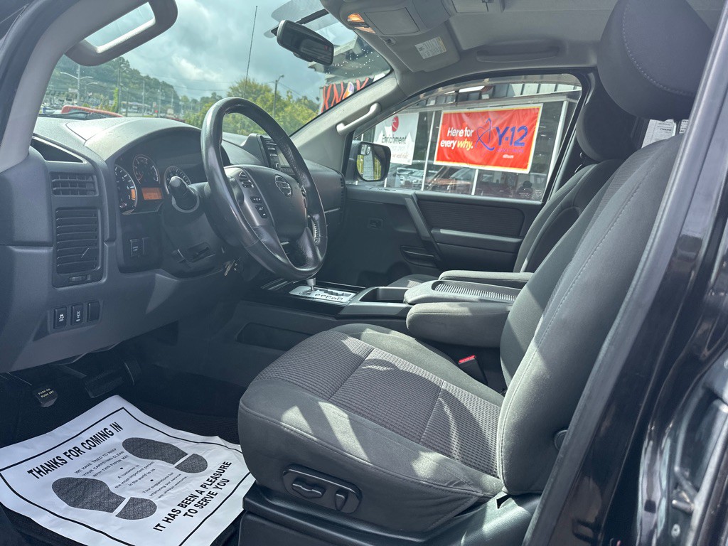 2014 Nissan Titan Image 17