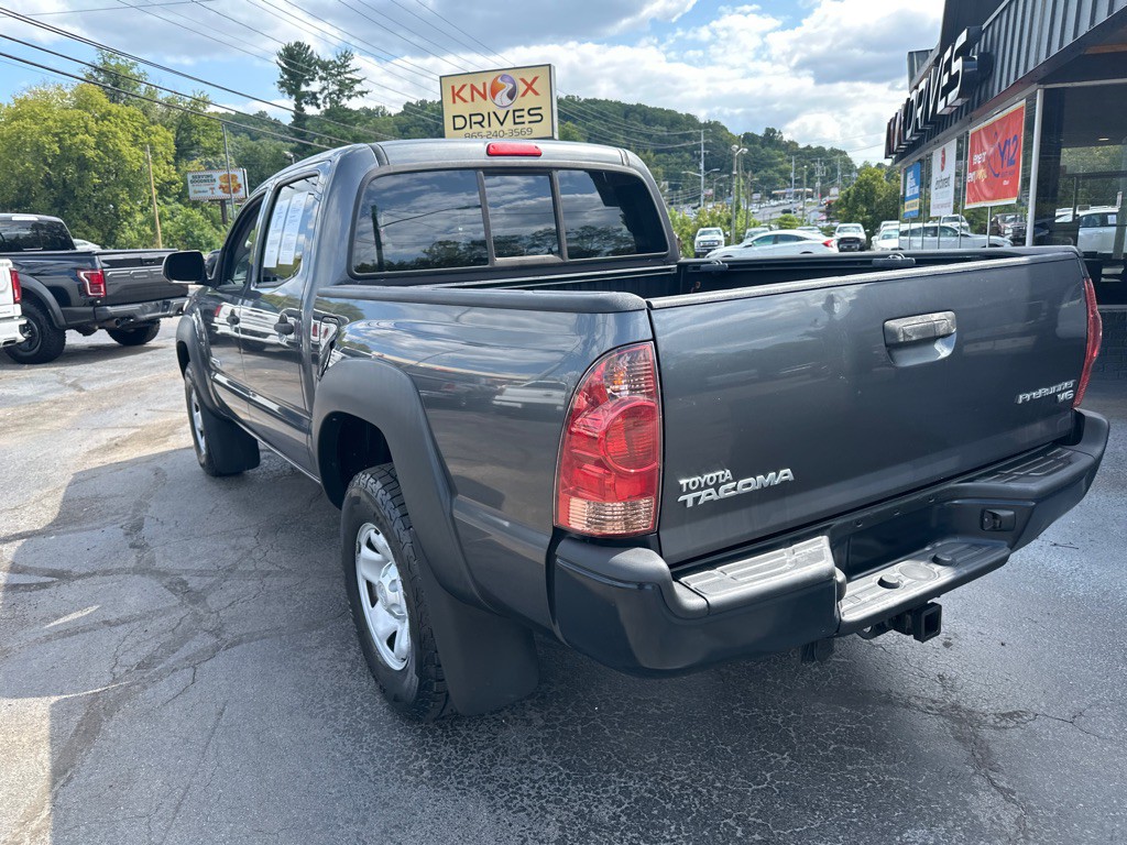 2015 Toyota Tacoma Image 2