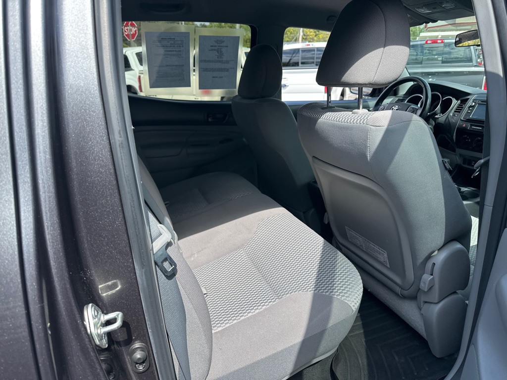 2015 Toyota Tacoma Image 9