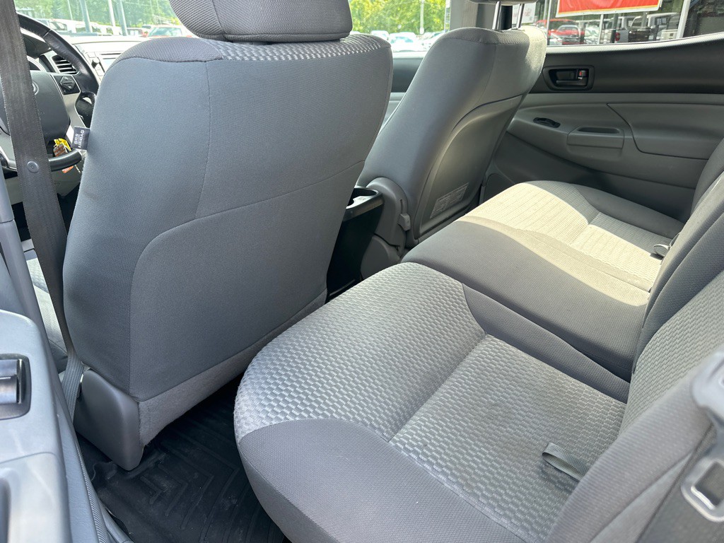 2015 Toyota Tacoma Image 12