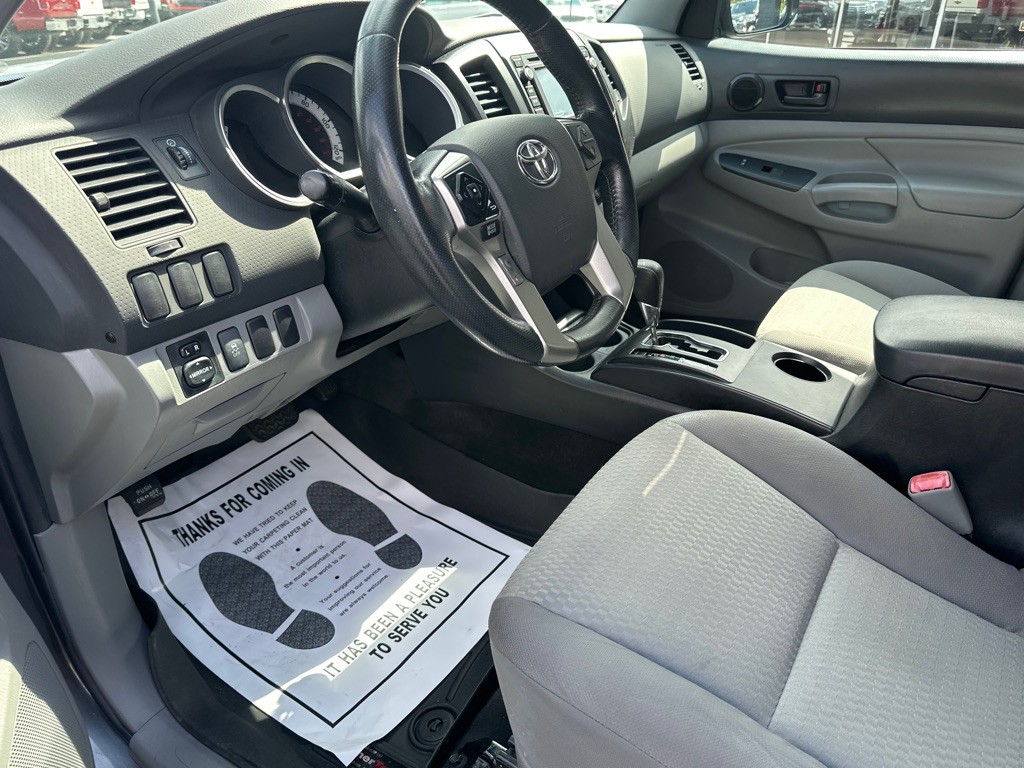 2015 Toyota Tacoma Image 13