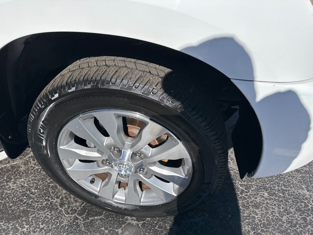 2010 Toyota Sequoia Image 6