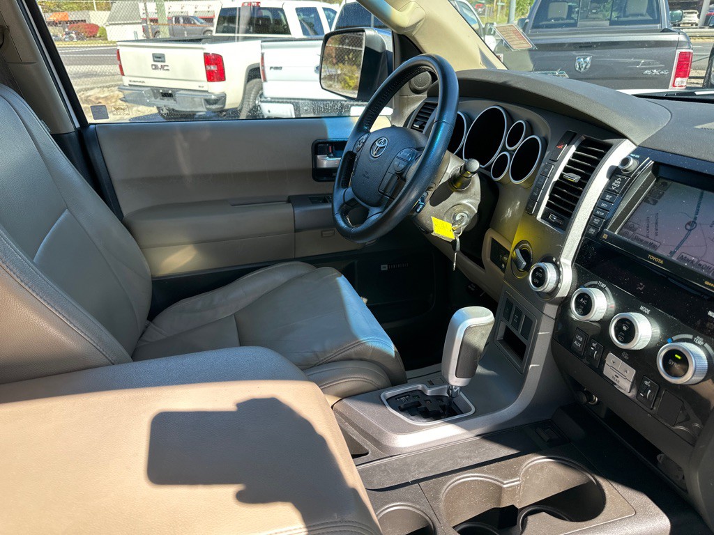 2010 Toyota Sequoia Image 8