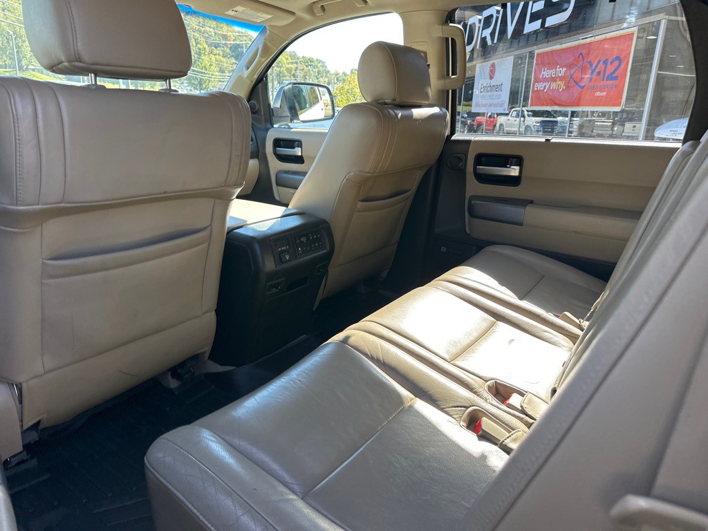 2010 Toyota Sequoia Image 15