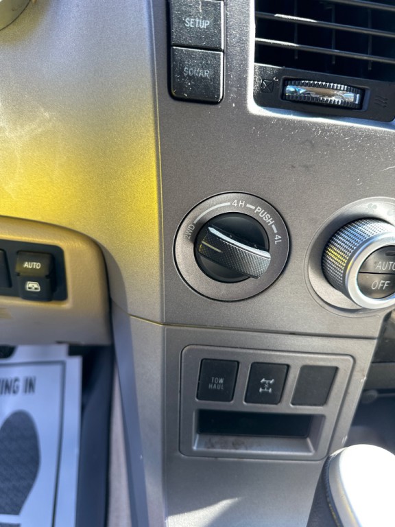 2010 Toyota Sequoia Image 17