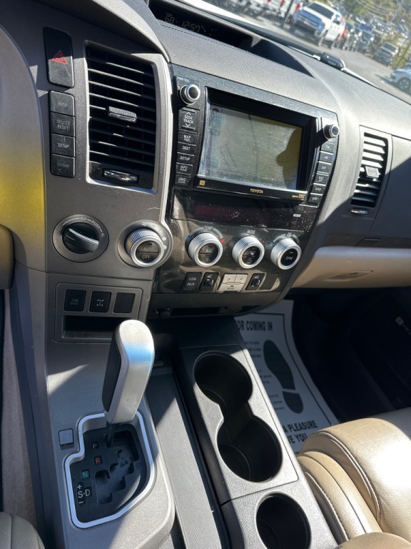 2010 Toyota Sequoia Image 18
