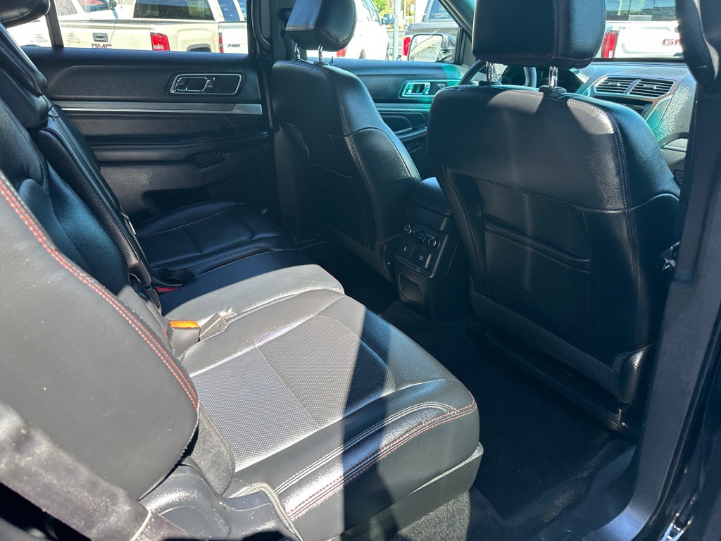 2016 Ford Explorer Image 9