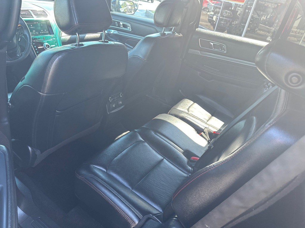 2016 Ford Explorer Image 13
