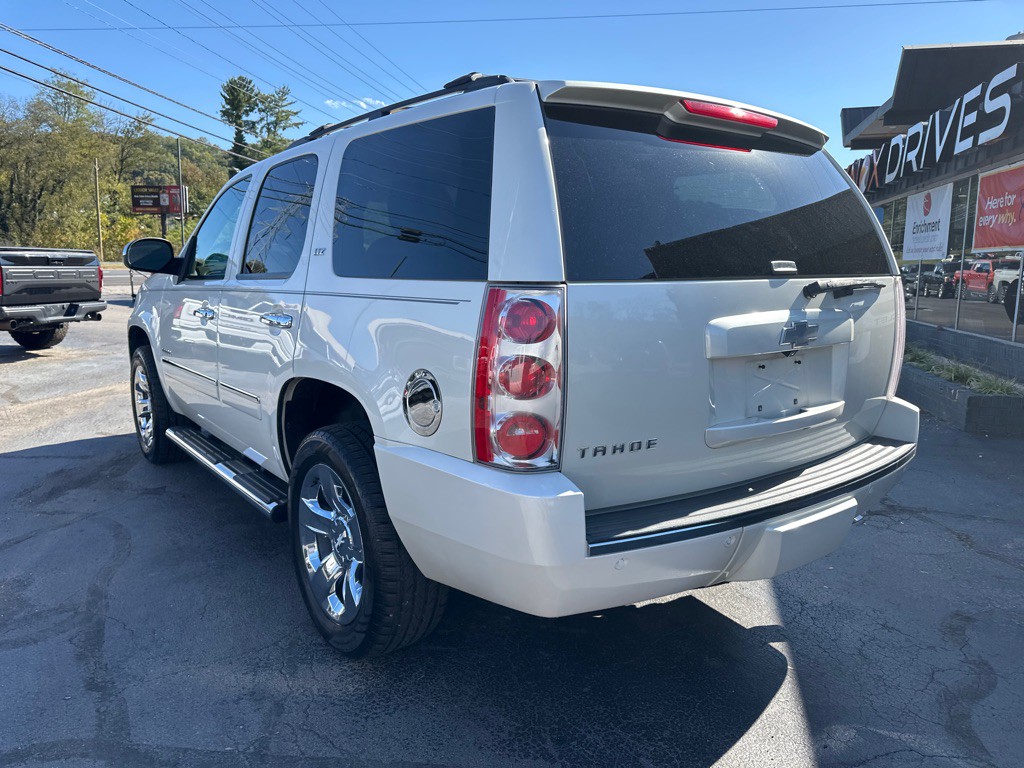 2014 Chevrolet Tahoe Image 2
