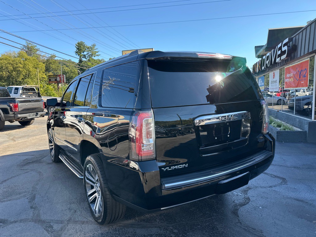 2017 GMC Yukon Image 2